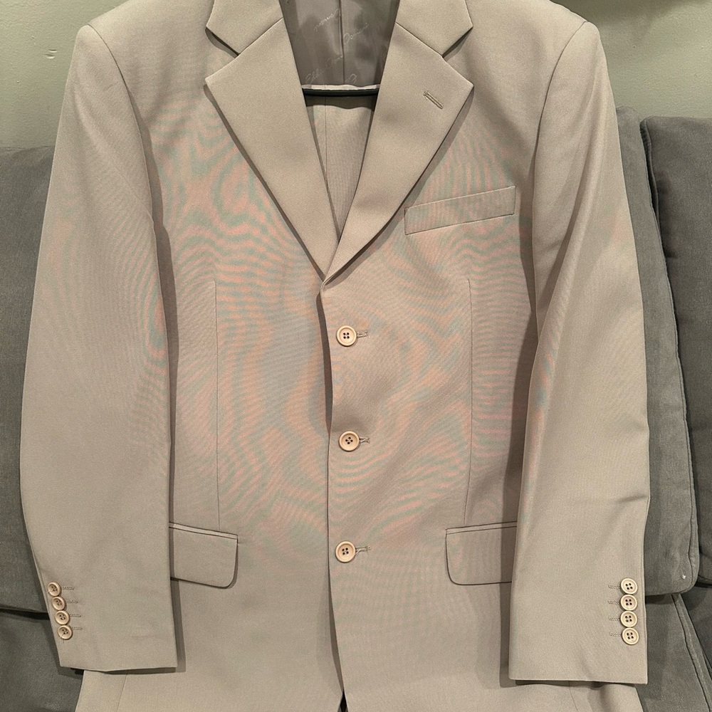 Men's Classic Beige 2 Piece Suit Excellent Condition